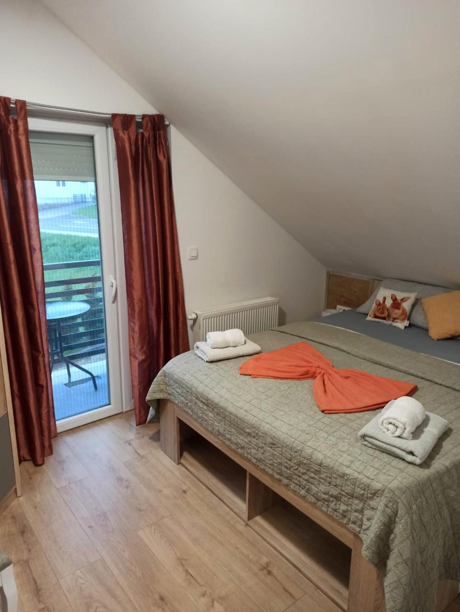 Apartmani Leptir Rakovica Exterior photo